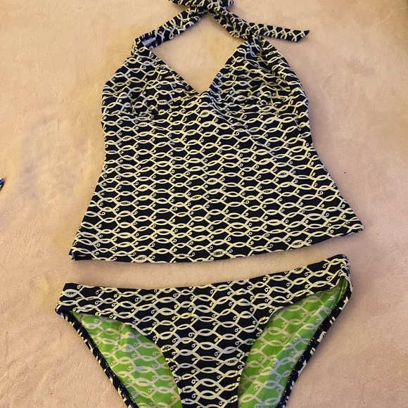 Other - Lilly Pulitzer two pieces navy&white with lime green interior